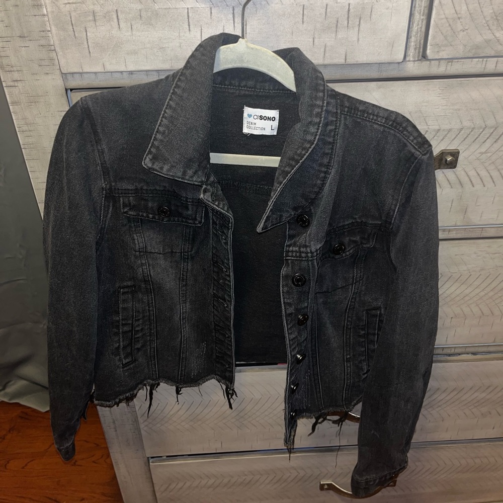 Black Cropped Jean Jacket!